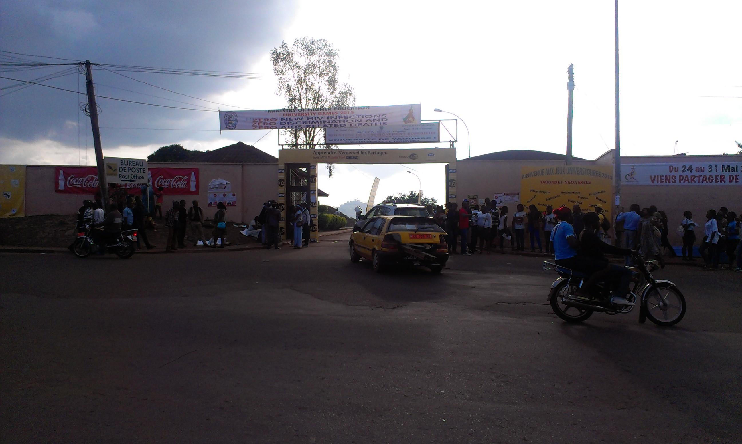 Haupteingang der Universität Yaoundé I, Kamerun